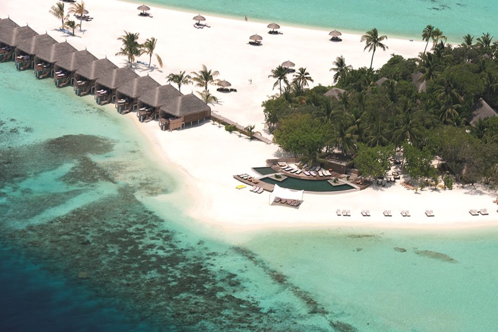 constance moofushi resort ari atoll