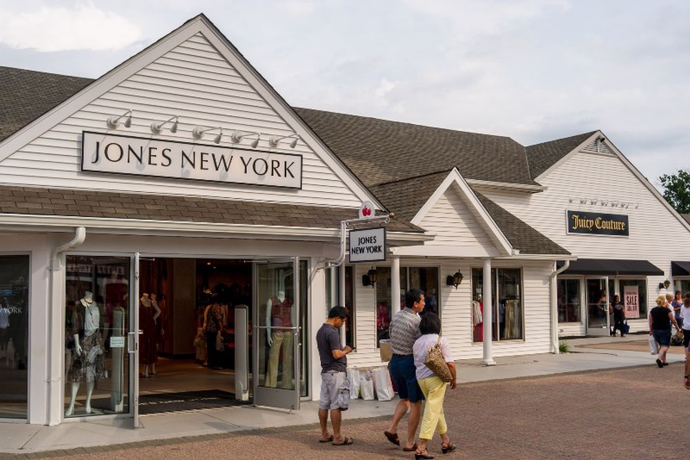 Woodbury Common Premium Outlets I Huge Discounts on Luxury